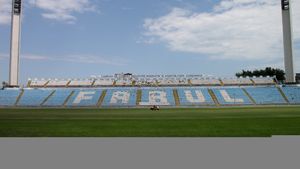 Marca Farul, vândută cu 1.076.000 lei după o licitație dramatică! Dennis Șerban s-a retras la 120.000, fostul arbitru Frățilă - la 900.000. Hagi, bănuit de implicare indirectă. UPDATE Acuzații: "Câștigătorul Palcu a venit în niște adidași rupți" 