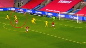 Ca în curtea școlii! Nicușor Bancu, meciul și greșeala! Doi norvegieni au aruncat în aer apărarea naționalei lui Mirel Rădoi! Cum a marcat Sorloth FOTO & VIDEO