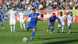 Faza care a șocat toată România! Au stat 11 minute pentru o decizie VAR și au doborât orice record în materie din istoria fotbalului nostru: ce s-a întâmplat