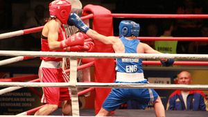 Medaliatele României la CE de box feminin au făcut un tur de onoare al Capitalei cu limuzina