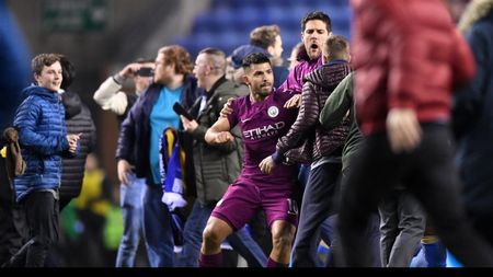 Kun Aguero a scăpat basma curată după ce a lovit un suporter la finalul meciului din Cupa Angliei