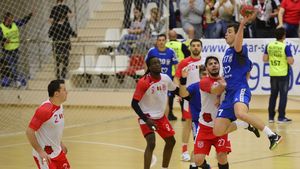 Minaur învinge dramatic Dinamo și împinge semifinala într-un meci decisiv. Eklemovic este eroul formației din Baia Mare, după ce a marcat golul victoriei în ultima secundă. CSM București, prima finalistă a Ligii Naționale