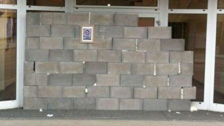 Protest incredibil al fanilor lui Rapid Viena! FOTO:** Ce se ascunde în spatele zidului :)