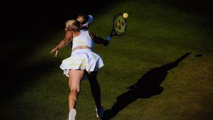 Moment extrem de jenant la Wimbledon! Ce a pățit o jucătoare aflată la menstruație, din cauza codului vestimentar: „Slavă Domnului că arbitrul de scaun a fost femeie!" FOTO