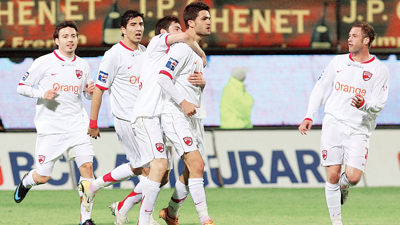 Cum mută Dinamo?