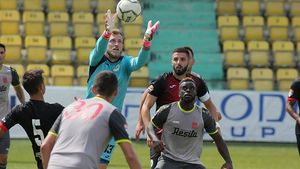 „Am dus mâna la față și aveam o gaură în nas". Povestea motivatoare a fotbalistului pe care nici o fractură de piramidă nazală nu l-a scos de pe teren. „Sunt tanc, dar nu se moare din așa ceva"