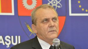 Șoc pentru fotbalul din județul Argeș! Primarul din Mioveni, reținut de DNA când restituia 10.000 de euro dintr-o mită pentru o angajare nereușită într-un spital