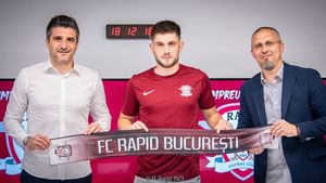 Primul jucător prezentat de Rapid după venirea lui Dan Șucu! Fotbalistul a fost dorit în trecut și de Gigi Becali pentru un transfer la FCSB