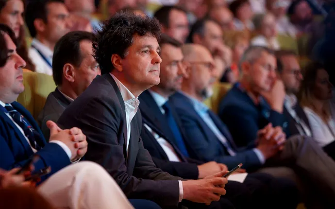 Nicușor Dan, făcut praf de rivalii politici din cauza Arenei Naționale: „Ar trebui să îi explicăm că fotbalul se joacă cu mingea” | VIDEO EXCLUSIV ProSport Live