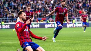 Golgheterul Stelei București, ofertat de revelația din Superliga! Ce s-a întâmplat la negocieri. EXCLUSIV