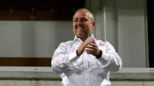 Continuă curățenia la Universitatea Craiova! Oltenii au mai renunțat la doi jucători! Vor evolua pentru rivalele din Superliga