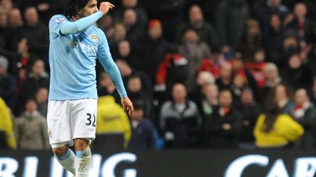 Tevez își atacă foștii colegi**: "Gary Neville e un pupincurist idiot"