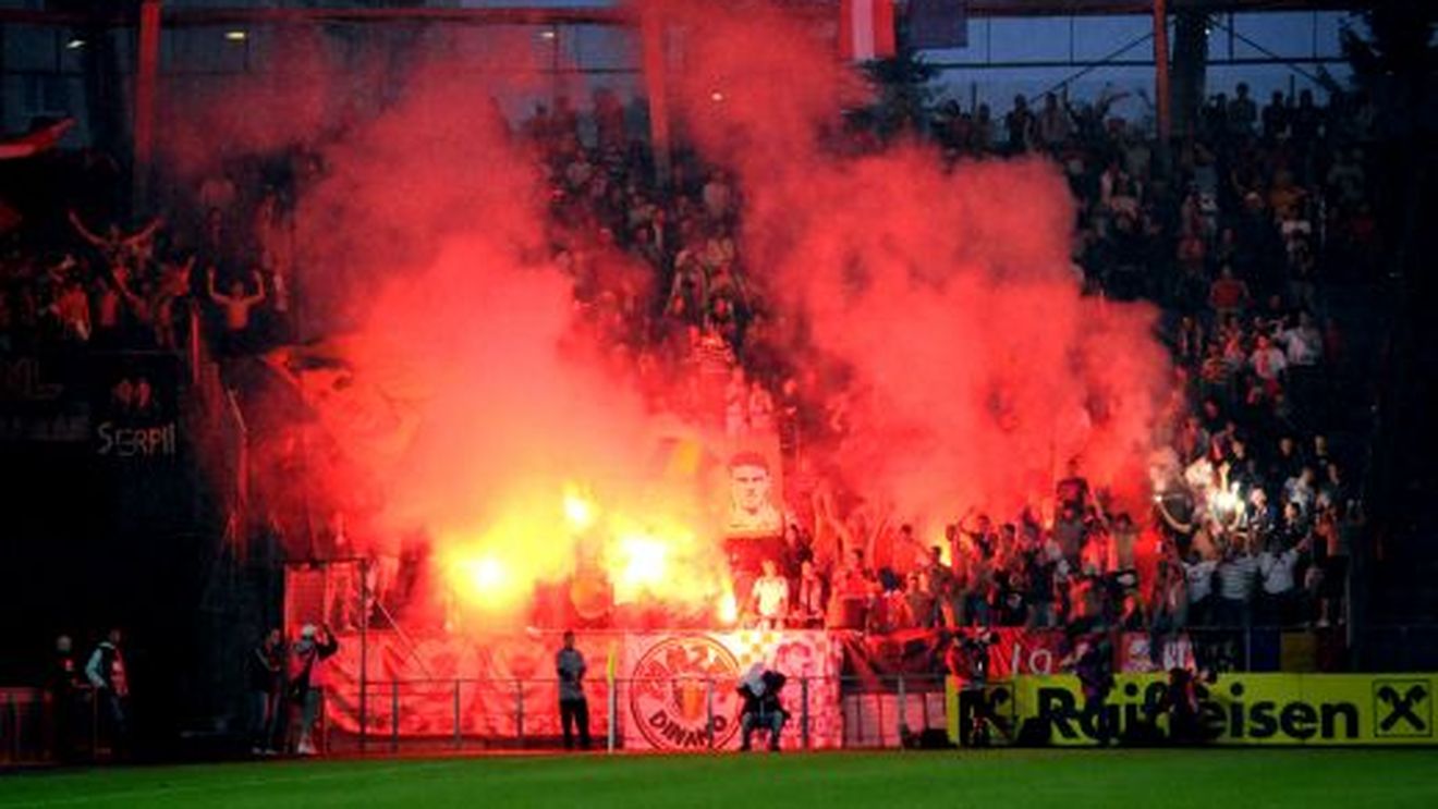 Fanii "câinilor" au provocat incidente la stadion