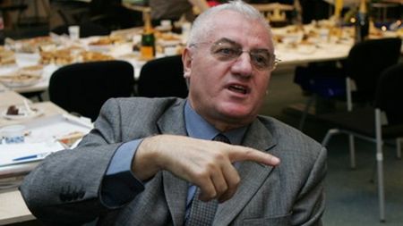 "Am mai mari emoții că pot să-mi scrântesc vreo gleznă pe stradă decât că voi fi luat de DNA!"**