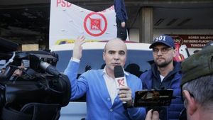 Continuă scandalul la Realitatea TV! Aproape 50 de oameni, numiți "trompetele lui Coldea", ar putea fi scoși de pe post. Răspunsul dur al lui Rareș Bogdan la aflarea veștii