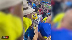 Urmează o suspendare record după bătaia generală dintre fotbaliștii Uruguayului și fanii Columbiei, de la sfârșitul semifinalei Copei America! Vedetele de la Barcelona, Liverpool sau Atletico Madrid și-au cărat pumni și picioare cu suporterii rivali, au lovit polițiștii și riscă o pedeapsă istorică