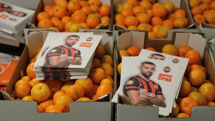 FOTO | Gest superb făcut de Srna pentru elevii din Donețk. Fundașul dreapta al lui Șahtior a trimis 20 de tone de mandarine către copiii din orașul aflat sub controlul rebelilor pro-ruși