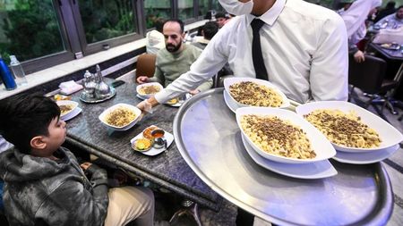 Angajații vitali pentru România, care nu au zile libere sâmbăta sau duminica și care vin la 5 dimineața, tăiați de la premiere: „Îmi vine să plâng“