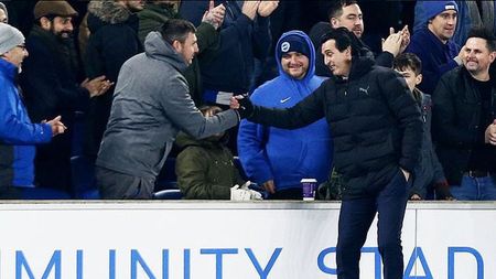 Unai Emery, amendă de 8900 de euro după ce a lovit cu o sticlă un fan al lui Brighton