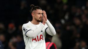 Radu Drăgușin a refuzat transferul la Bayern Munchen și cel care a ajuns în locul său a dat lovitura vieții! Jurnaliștii englezi dau un verdict dur după calificarea bavarezilor în semifinalele Ligii Campionilor: „Puțini se gândeau că impactul lui la Bayern va fi mai mare decât al lui Drăgușin la Spurs”