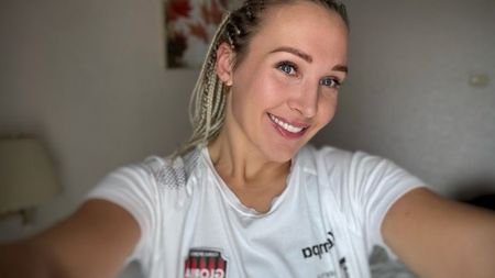Înlocuitoarea Crinei Pintea de la națională a fost la Vocea României după ce a fost naturalizată, știe 5 limbi străine, și va evolua la Trofeul Carpați la handbal feminin. „Fratele meu a fost rănit în Ucraina”. EXCLUSIV