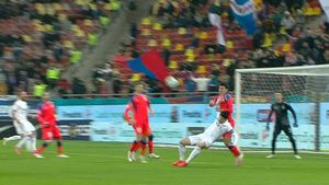 Arbitrul Istvan Kovacs, penalty pentru Rapid în derby-ul cu FCSB! Verdictul specialistului Marius Avram, după ce Cristi Săpunaru s-a bucurat în fața galeriei roș-albaștrilor | VIDEO EXCLUSIV ProSport Live