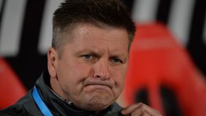 Florin Lovin, ironizat după ce a declarat că Dusan Uhrin „ori e mort de foame acasă, ori n-are ce face”. „Nu a venit pentru bani la Dinamo, el are foarte mulți Lovini angajați în Cehia”