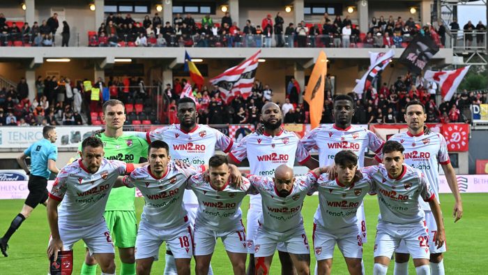 Dinamo și-a stabilit sponsorul principal pentru noul sezon din Superliga! Răsturnare de situație pe ultima sută de metri: „câinii” dau o lovitură importantă de imagine. Cum arată noile echipamente ale „roș-albilor”. EXCLUSIV