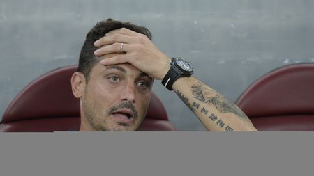 Rădoi a lăsat de înțeles că Reghecampf a încercat să-l saboteze: "Se duce la nașu' la palat cu trabucuri, tot felul de cadouri...". Reacția dezgustătoare a soției antrenorului Stelei: "Purtător ilegal de creier, copil bătrân!"