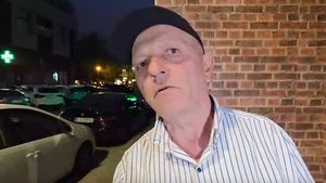 Revenirea fotbalistului care a făcut istorie la Dinamo. Filmul despre viața lui l-a readus pe Demollari în România: „Nota 10”