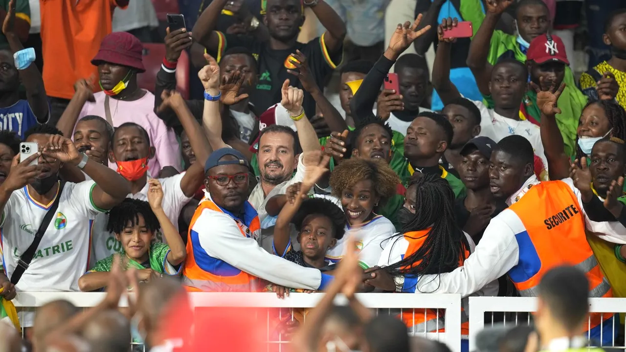 Tragedie azi-noapte la Cupa Africii: sunt cel puțin 6 morți! Fanii s-au călcat în picioare pentru a prinde un loc în tribune la Camerun - Insulele Comore