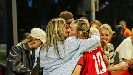 Cele două femei și-au părăsit partenerii pentru a fi împreună și acum și-au dezvăluit relația printr-un pictorial fără inhibiții