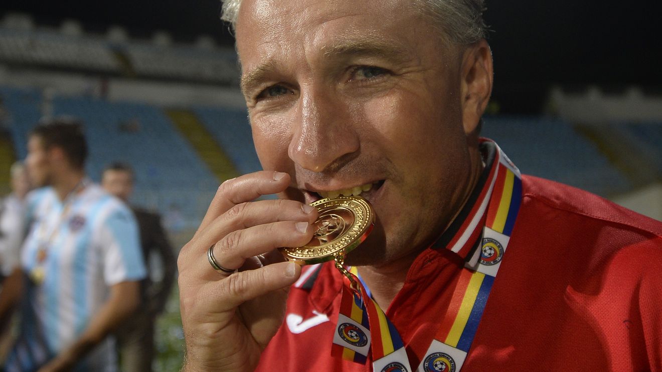 PETRESCU 50 | Cele mai importante zile din cariera lui Dan Petrescu și oamenii care l-au introdus în distribuții. Cine sunt cei trei antrenori din perioada juvenilă și cei 16 tehnicieni de care a ascultat la seniori 