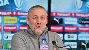 De bucurie rar avură parte! Mihai Rotaru și oltenii săi au început să țipe și să sară de fericire în lojă după Dinamo - Universitatea Craiova