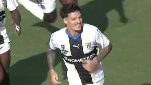 Dennis Man, gol crucial pentru Parma în lupta pentru primul loc în Serie B! Românul a deblocat partida de la Catanzaro cu o execuție superbă! | VIDEO