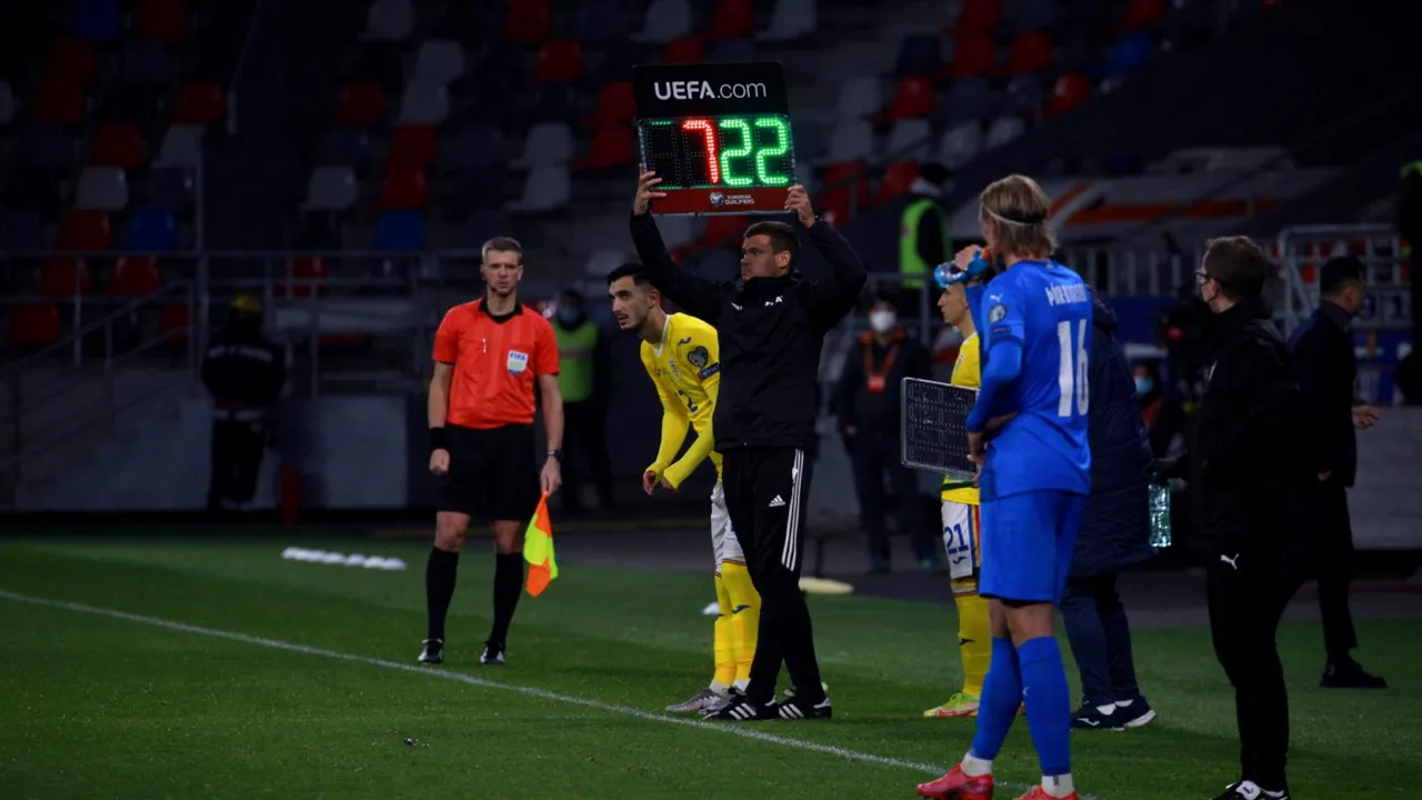 Intrat în criză de timp, Mirel Rădoi a făcut trei schimbări în minutul 67 al meciului România - Islanda! Andrei Ivan, Olimpiu Moruțan și Nicușor Bancu, aruncați în luptă de selecționer