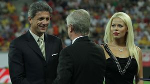 SUPER INTERVIU Gică Popescu: **"Am încercat să vin la Craiova, dar am fost refuzat mereu! Era cea mai frumoasă echipă din România"