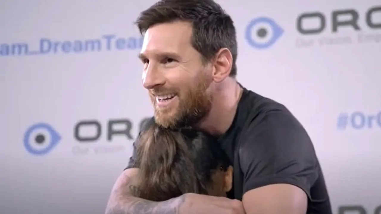 Lionel Messi, gest emoționant pentru un copil nevăzător! Cum l-a ajutat starul argentinian pe micul fotbalist | VIDEO