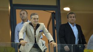 În loc de "La Mulți Ani!", cadou de 1.5 milioane de euro pentru Reghe! Becali a rezolvat primul transfer din 2013! Cum au decurs negocierile