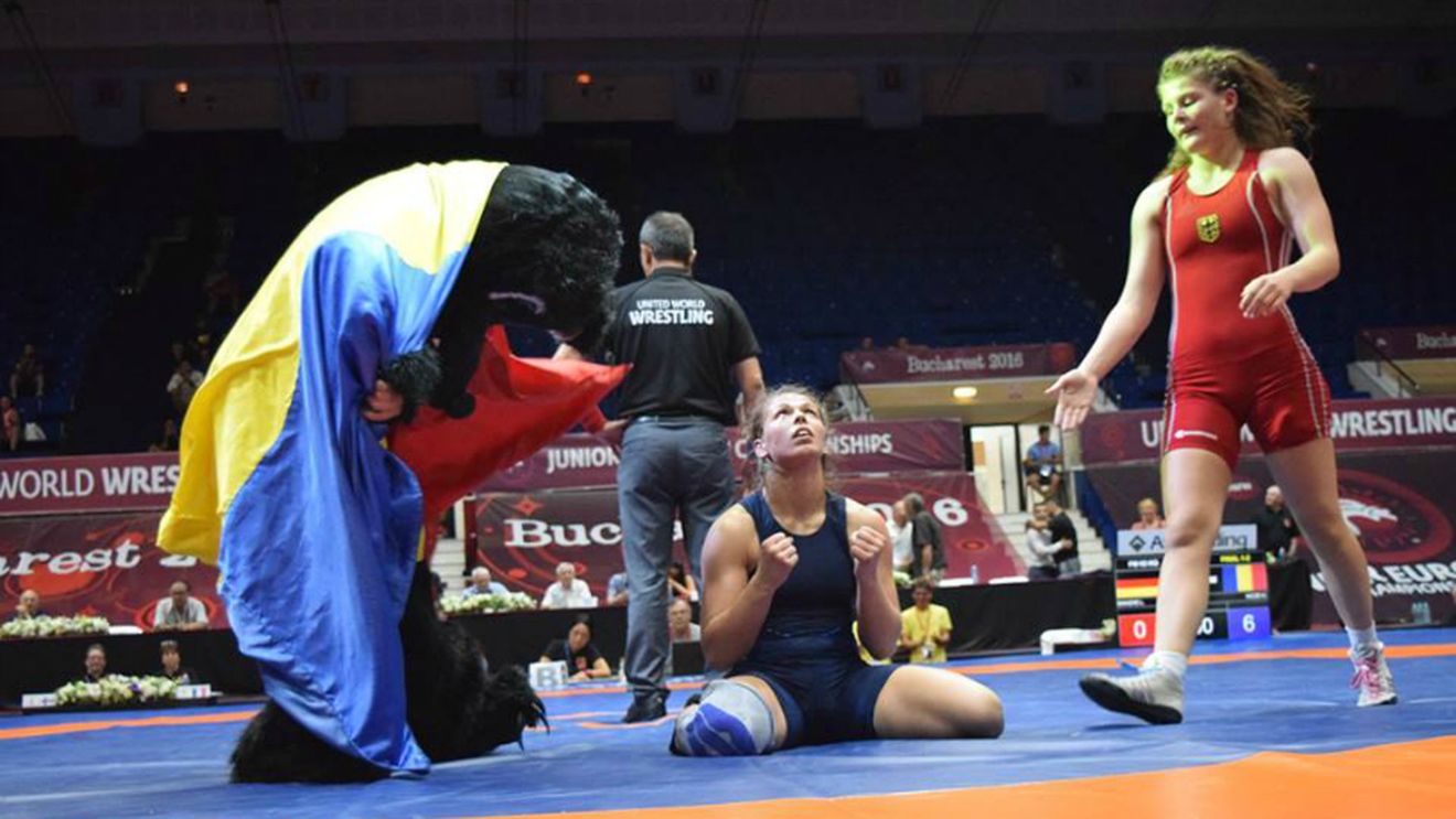 Cine a devenit fata de aur a luptelor românești. Sportivii tricolori au urcat pe toate treptele podiumului la Europeanul de lupte U20 de la București