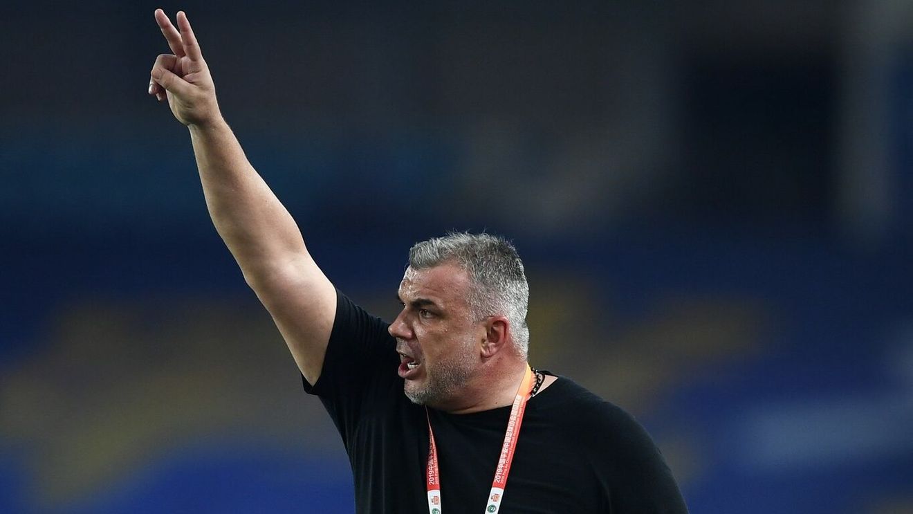 Cosmin Olăroiu, pe toate televizoarele din Emirate. Apelul său către națiune: „Vă rog să veniți!”