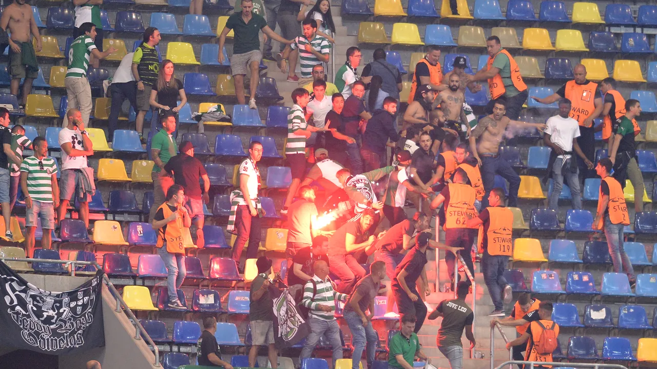 Duel aprins între fanii români și cei portughezi. Forțele de ordine au intervenit după ce o torță a zburat din sectorul oaspeților spre suporterii români