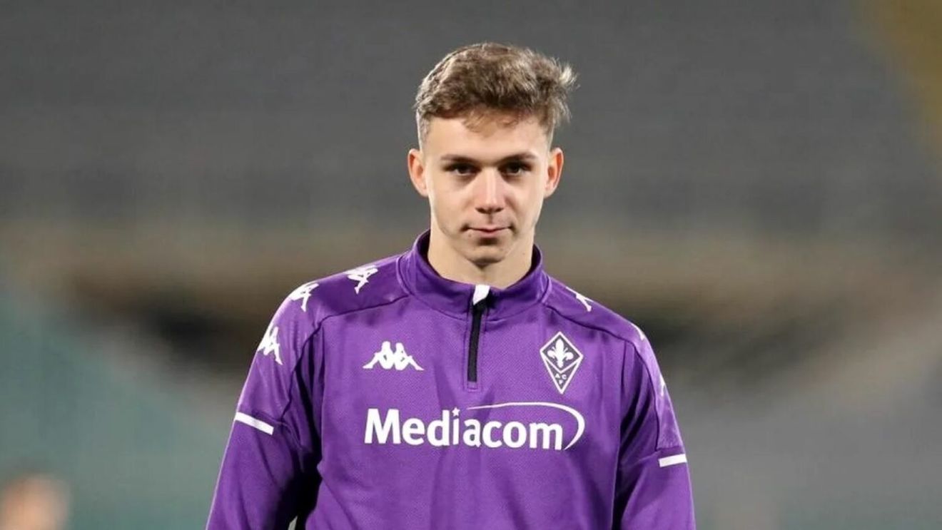 Fiorentina a făcut un anunț important despre viitorul lui Louis Munteanu! Atacantul crescut de Gică Hagi s-ar putea bate cu granzii Italiei din sezonul viitor: „Un jucător interesant, e în creștere!”