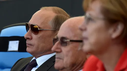 „Cuplul de amorezi severi” de pe Maracana, Putin – Blatter, a luat cu asalt rețelele de socializare. „Să sperăm că nu plănuiesc rezultatul fiecărui meci de la Mondialul din 2018”
