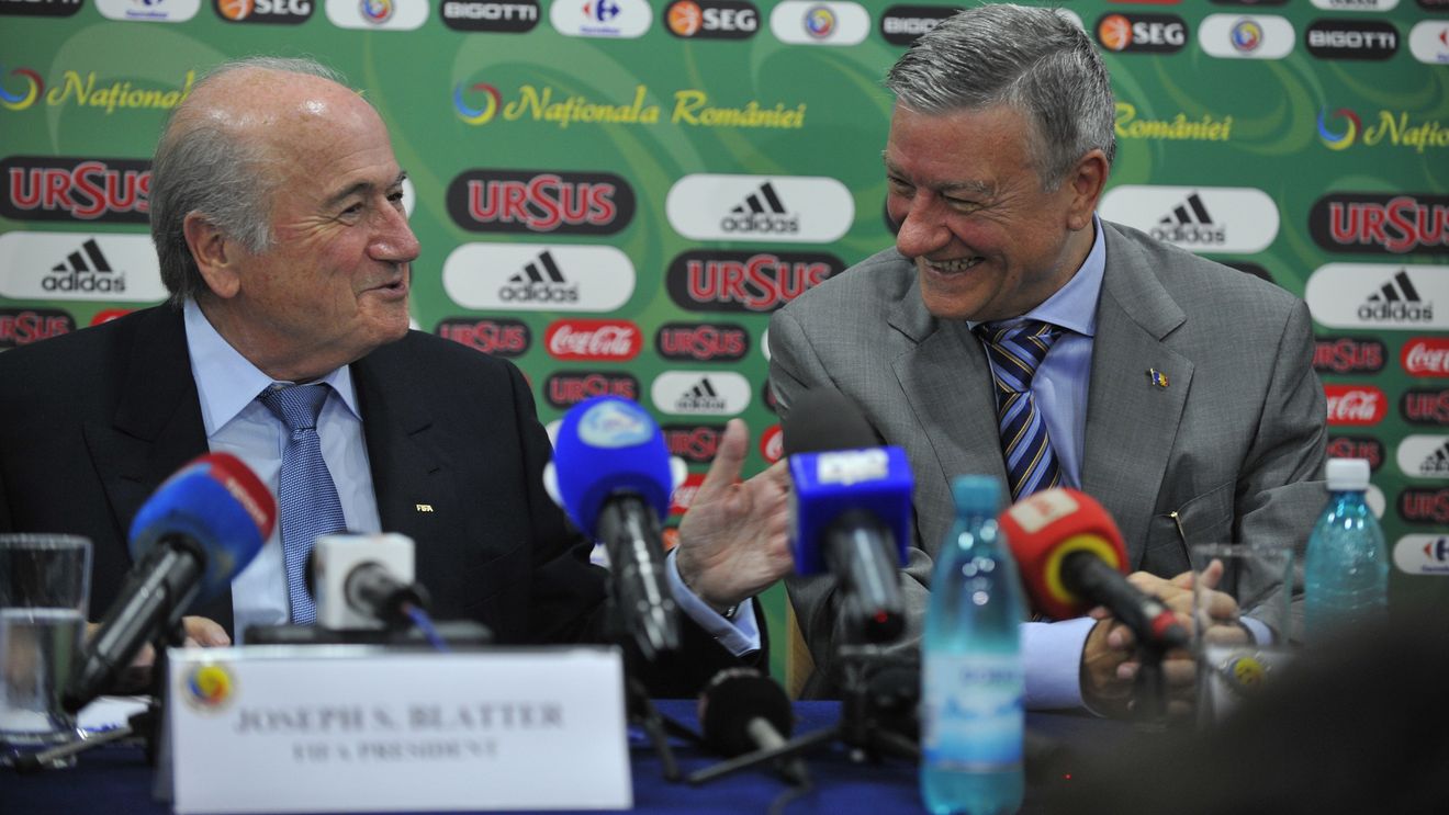 Mircea Sandu garantează pentru Blatter: "Demisia are legătură cu corupția de la FIFA. Dar el nu e corupt, câștiga 10 milioane pe an, nu avea nevoie de un milion pentru a sprijini o candidatură"