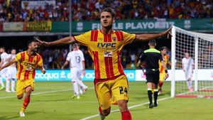 Curg ofertele pentru Pușcaș! Revelația sezonului din Serie A îl vrea pe atacantul român