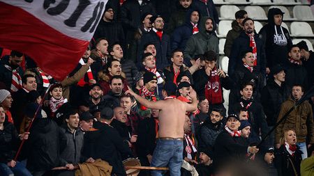 Scene incredibile la Chiajna - Dinamo. În minutul 89, crainicul stadionului a făcut un gest șocant: "Și acum Peluza Sud Dinamo și PCH să strige..."