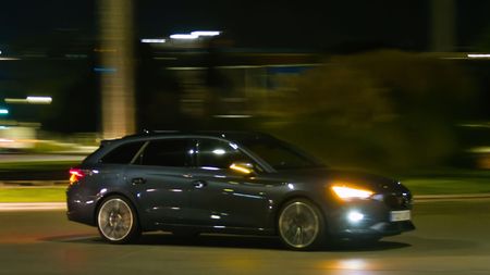 Atac în stil mafiot în Italia! A început să tragă în ei direct din mașină