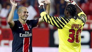 Acuzat de identitate falsă și extorcare de fonduri, ex-rapidistul Edel Apoula Bete are noi bătăi de cap:** Sevilla l-a pârât la UEFA