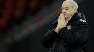 Viorel Hizo nu dă nicio șansă salvării de la retrogradare a rapidiștilor: "Dacă eram în locul lui Pustai nu plecam în cantonament. Ce să fac acolo? Să joc rummy cu 12 jucători?". Tehnicianul îi atacă pe federali